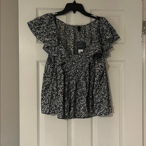 Universal Thread Black and White Ruffle Blouse